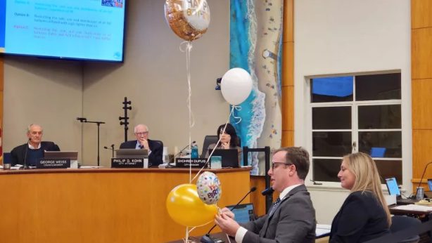 Jeremy Frimond, assistant to the city manager, demonstrates different types of balloons to the Laguna Beach City Council on Tuesday. (Andrew Turner)