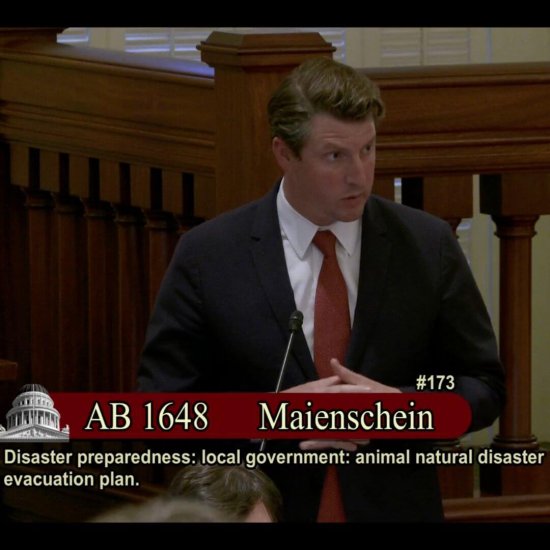 Senator Henry Stern presents AB 1648, authored by Assemblymember Brian Maienschein, on the Senate floor.