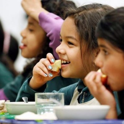 school-children-eating-Cropped-1-1